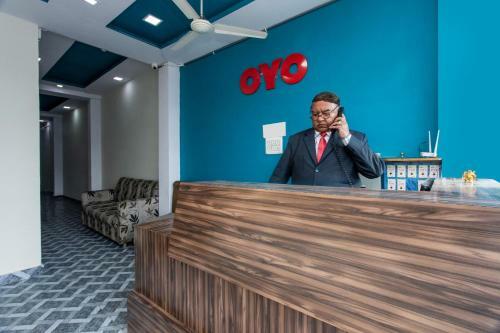 Hotel Oyo 27755 Samrat