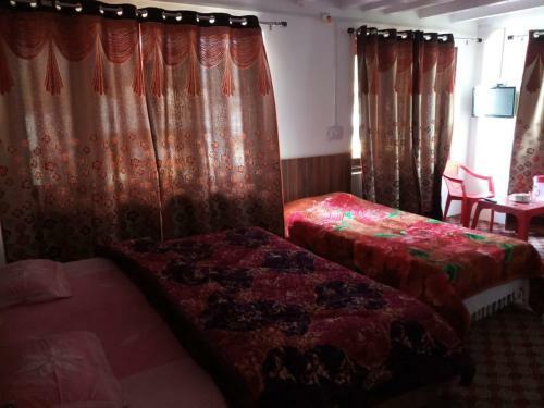 Hotel Island Pahalgam