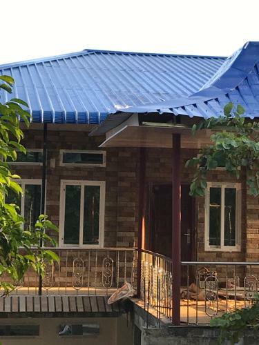 Hostal Nhoshring Guest House