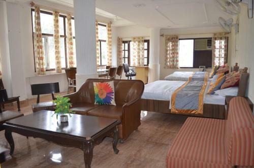 Hotel Centre Point Resorts & Club Palampur