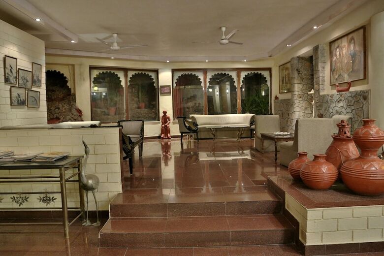 Hotel Jaisamand Island Resort