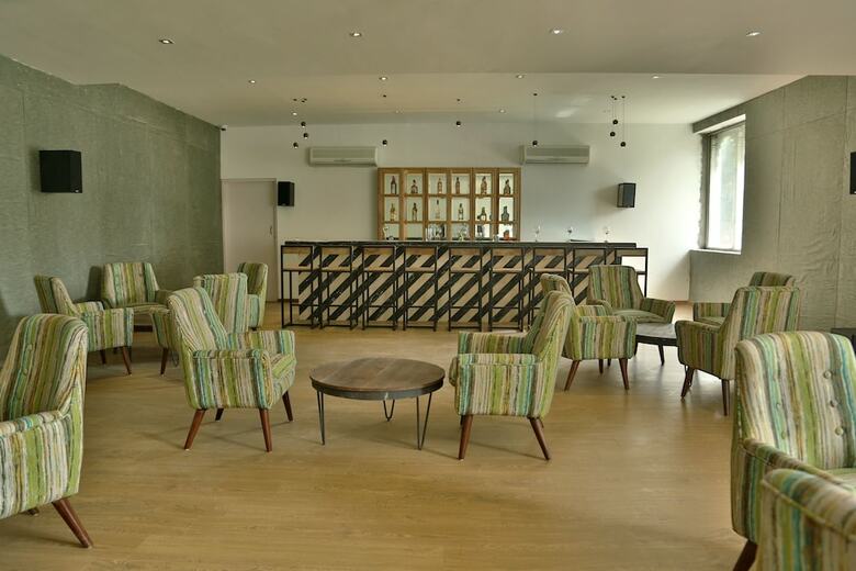 Hotel Jaisamand Island Resort