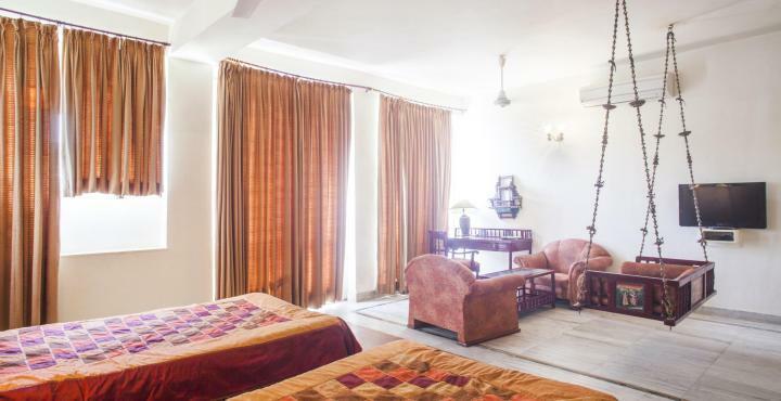 Hotel Jaisamand Island Resort
