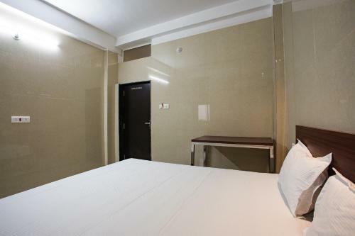 Spot On 23725 Jay Shanti Palace Hotel