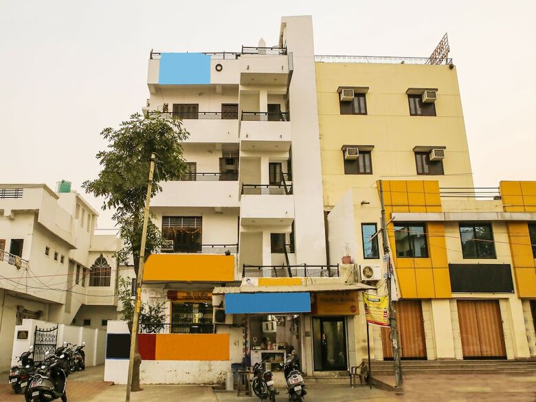 Oyo 9971 Hotel Royal T