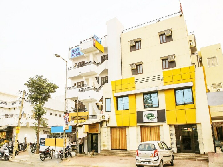 Oyo 9971 Hotel Royal T