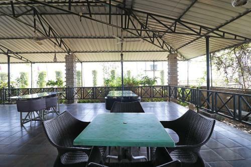 Hotel Oyo 29996 Samriddhi Highway Inn