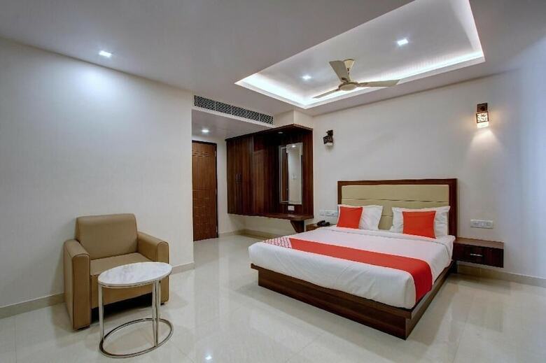Hotel Ambika International Byndoor