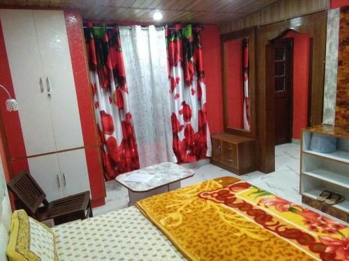 Ridgeview Homestay Near Lakkar Bazar