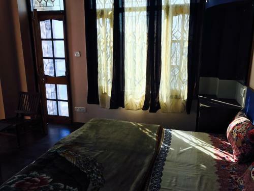 Ridgeview Homestay Near Lakkar Bazar