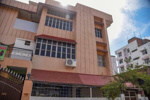 Oyo 15684 Hotel Vibrant Inn