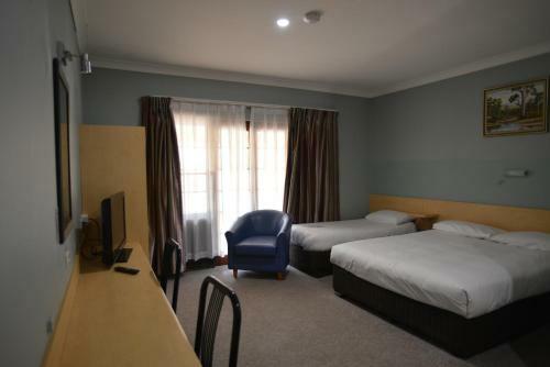 Poplars Motel