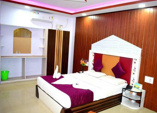 Hotel Double Bedded Room With A Single Cart Bed