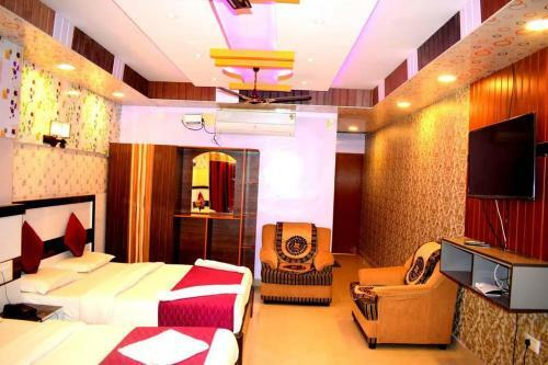 Hotel Double Bedded Room With A Single Cart Bed