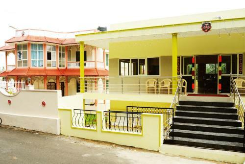 Hotel La Flora Paradise Residency ,yercaud