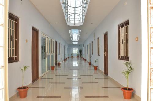 Hotel La Flora Paradise Residency ,yercaud