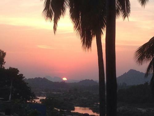 Hostal Archana Guest House River View