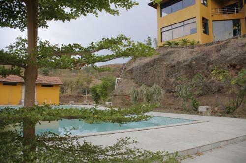 Hotel The Yellow Retreat