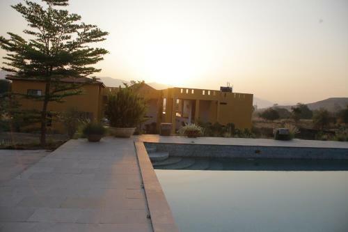 Hotel The Yellow Retreat