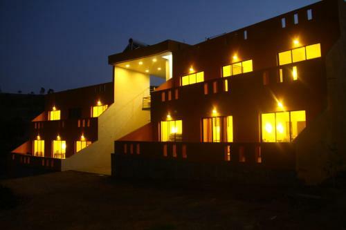 Hotel The Yellow Retreat