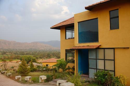 Hotel The Yellow Retreat