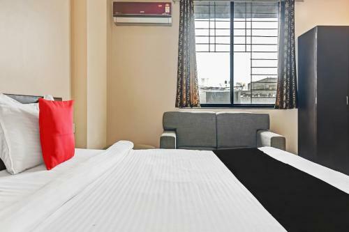 Hotel Capital O 23501 Log Inn Plaza