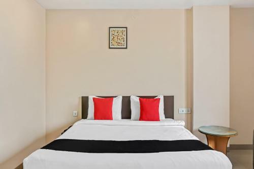 Hotel Capital O 23501 Log Inn Plaza