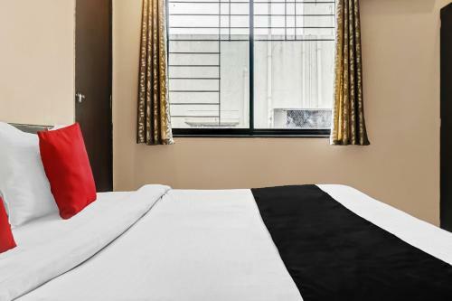 Hotel Capital O 23501 Log Inn Plaza