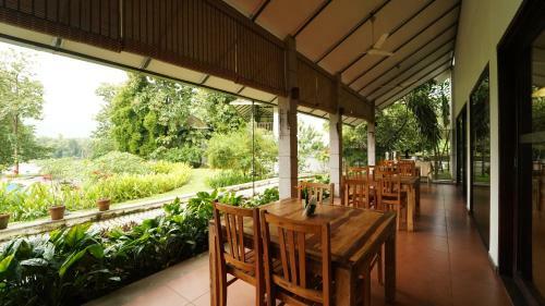 Hotel Whispering Waters