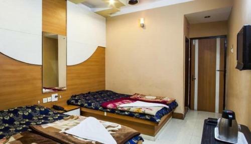 Hotel Larica Holiday Inn Tarapith