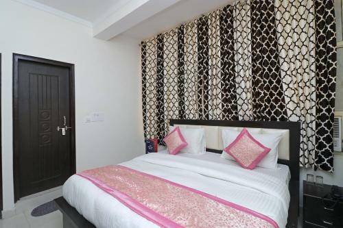 Oyo 12738 Hotel Diamond