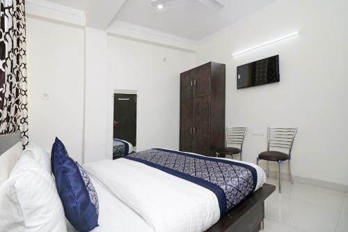 Oyo 12738 Hotel Diamond