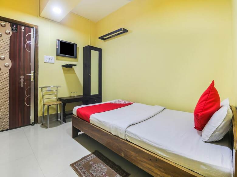 Oyo 27073 Hotel Grand Silicon