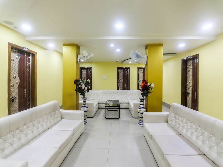 Oyo 27073 Hotel Grand Silicon