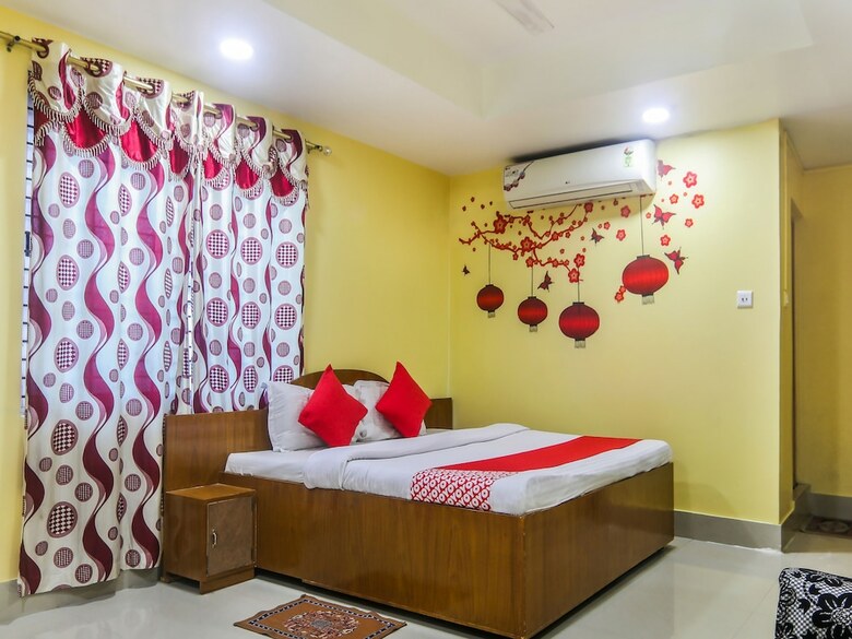 Oyo 27073 Hotel Grand Silicon