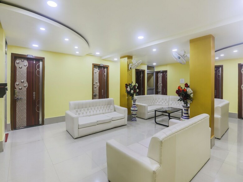 Oyo 27073 Hotel Grand Silicon