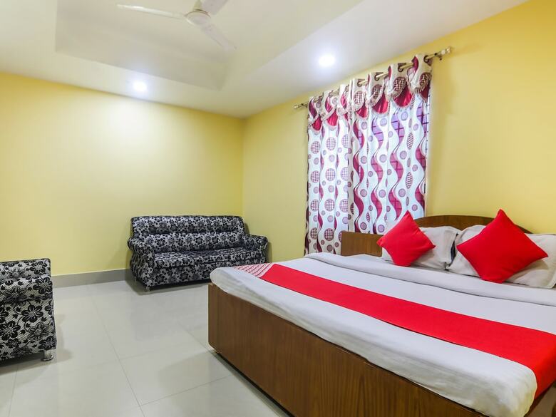 Oyo 27073 Hotel Grand Silicon
