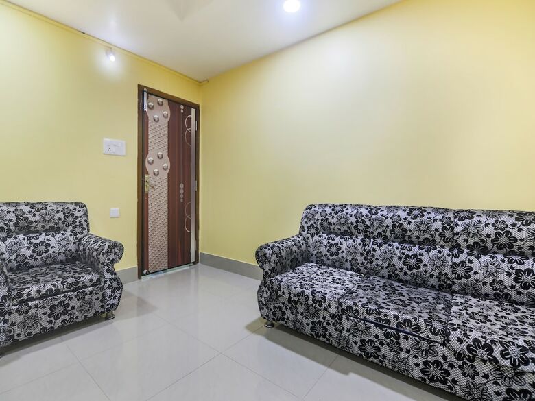 Oyo 27073 Hotel Grand Silicon