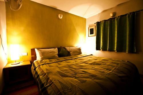 The Olive Room Stay - Two Chimneys Gethis