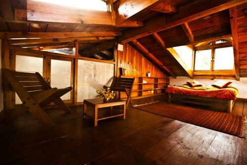 The Olive Room Stay - Two Chimneys Gethis