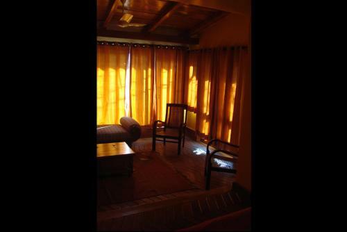 The Olive Room Stay - Two Chimneys Gethis