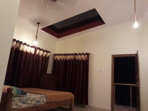 Hotel 5 Mile Beach Resort