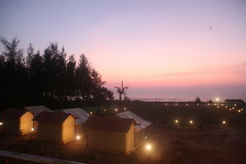 Hotel 5 Mile Beach Resort