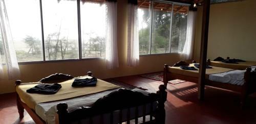 Hotel 5 Mile Beach Resort