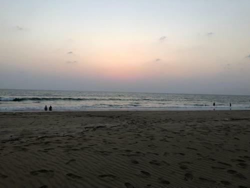 Hotel 5 Mile Beach Resort