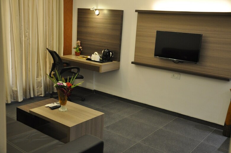 Mango Hotels Tansha Regal
