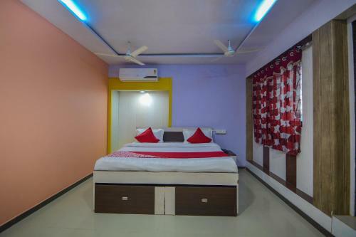 Oyo 16076 Hotel Happy Day