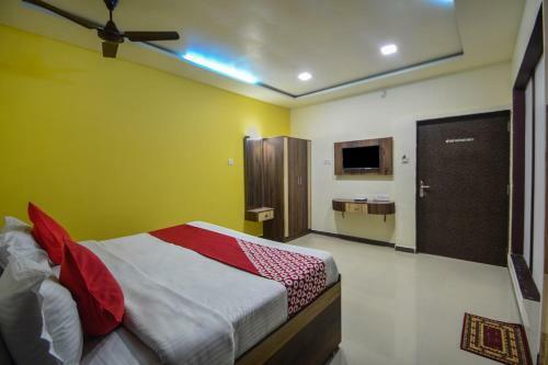 Oyo 16076 Hotel Happy Day