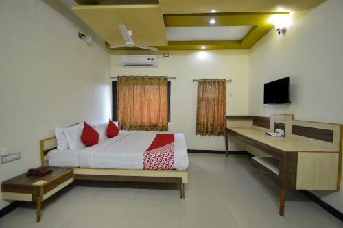 Oyo 16076 Hotel Happy Day