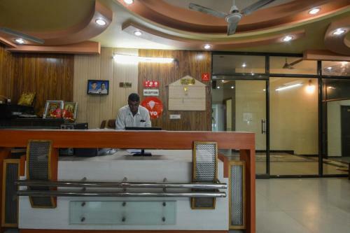 Oyo 16076 Hotel Happy Day